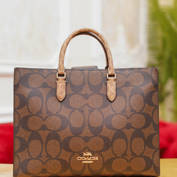 Maggie Coach Bag in Blocked Signature Canvas – Women’s Designer Handbag